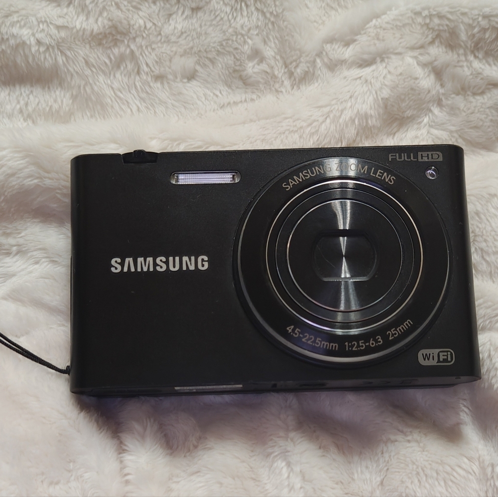 Samsung MV900F flip-out touchscreen WiFi vlog selfie camera!